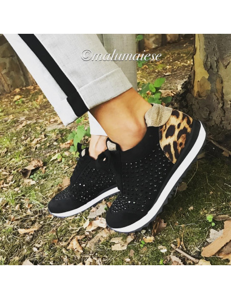 Deportiva Leopardo Negra