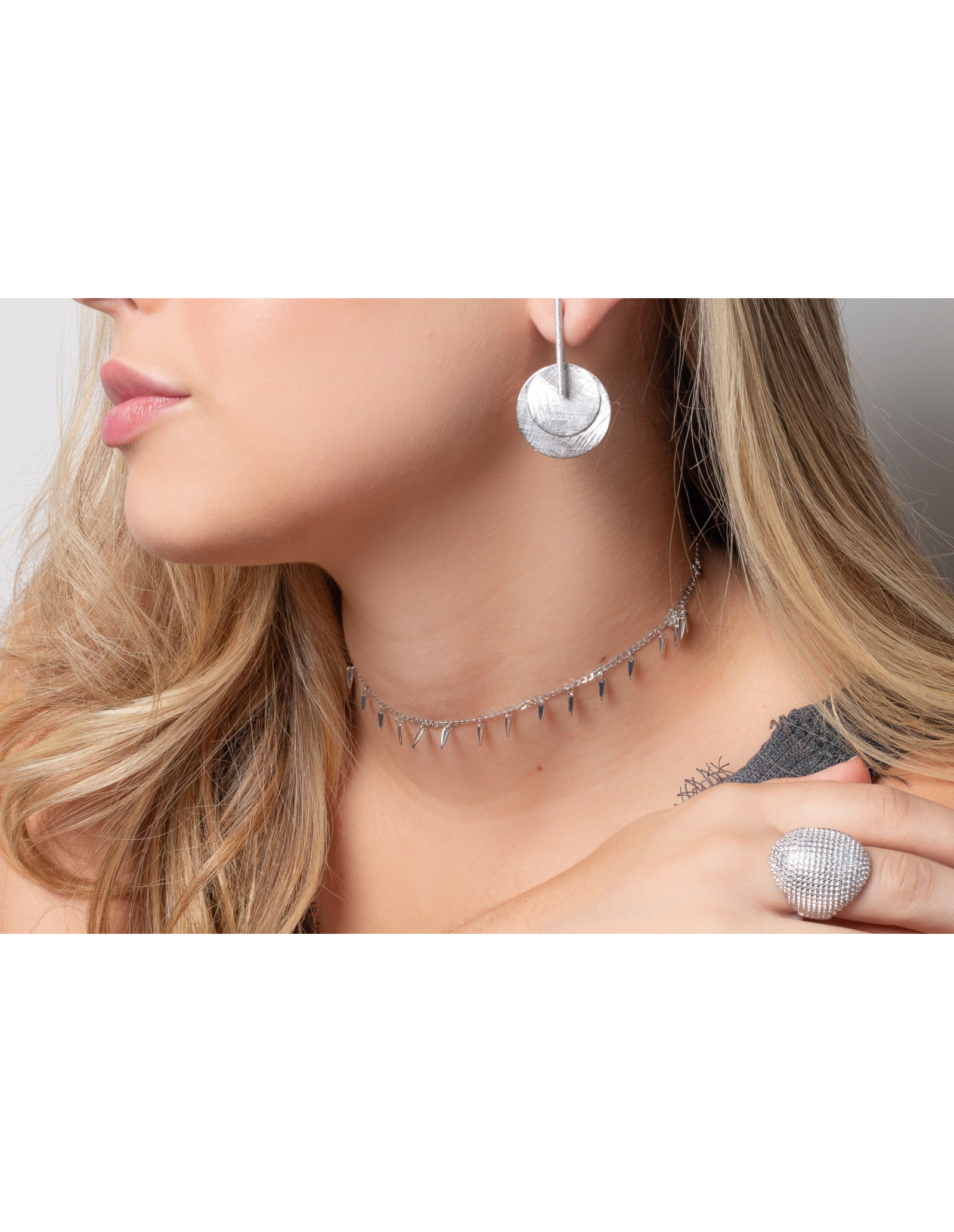 Collar Choker Pinchos | Gargantilla minimalista punk en oro 18k.