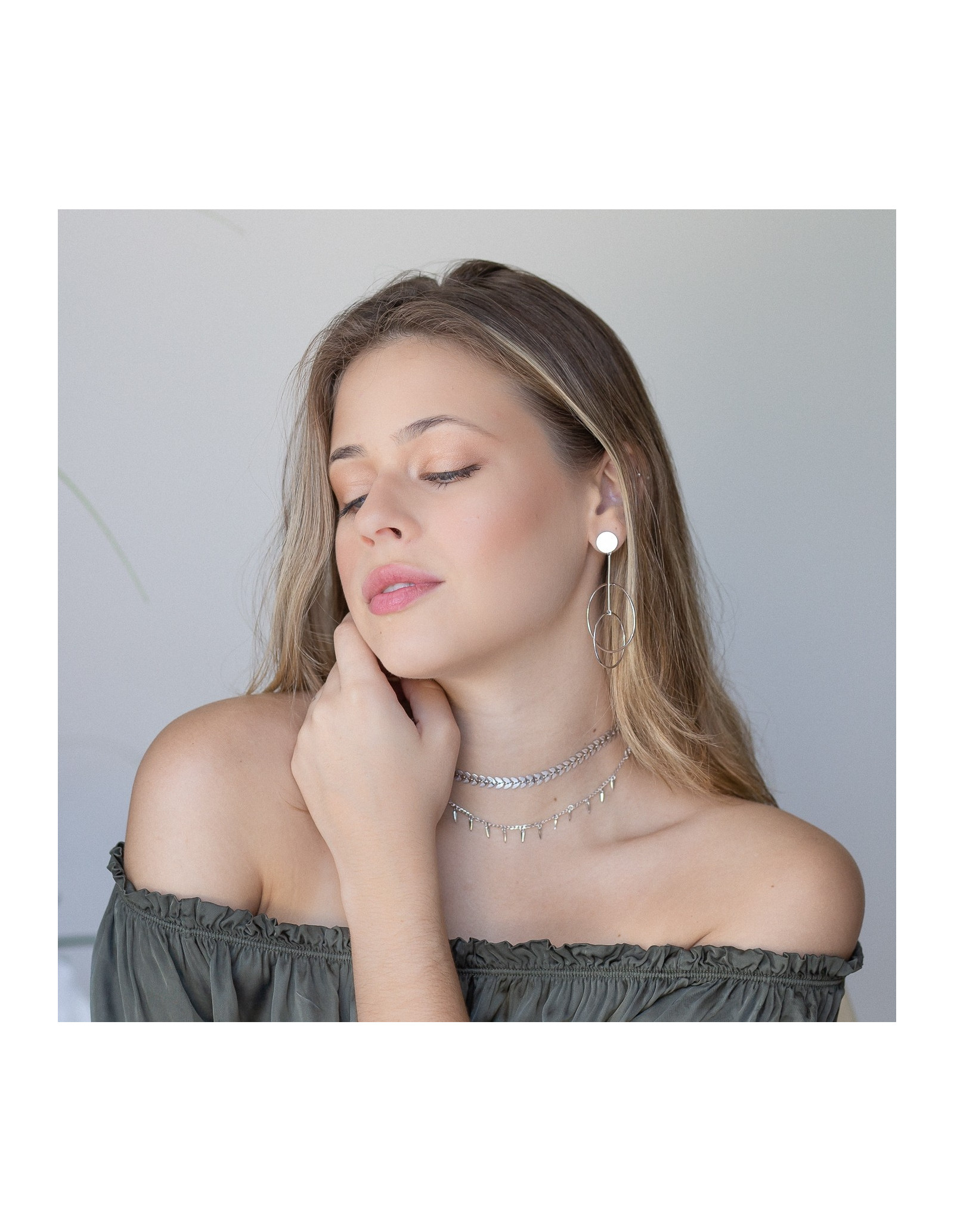 Collar Choker Pinchos | Gargantilla minimalista punk en oro 18k.