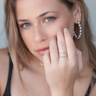 Anillo Piccola Dotty | Anillo pelotitas y circonita blanca | Malu Maiese 2