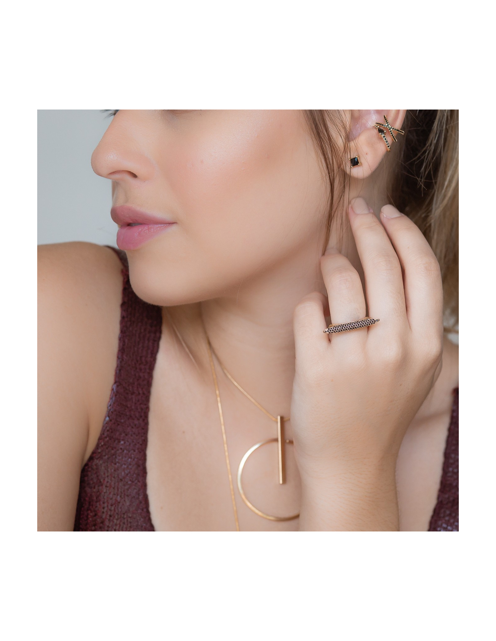 Zoe Noir Ring | exclusive design, in 18k gold and black zirconias.