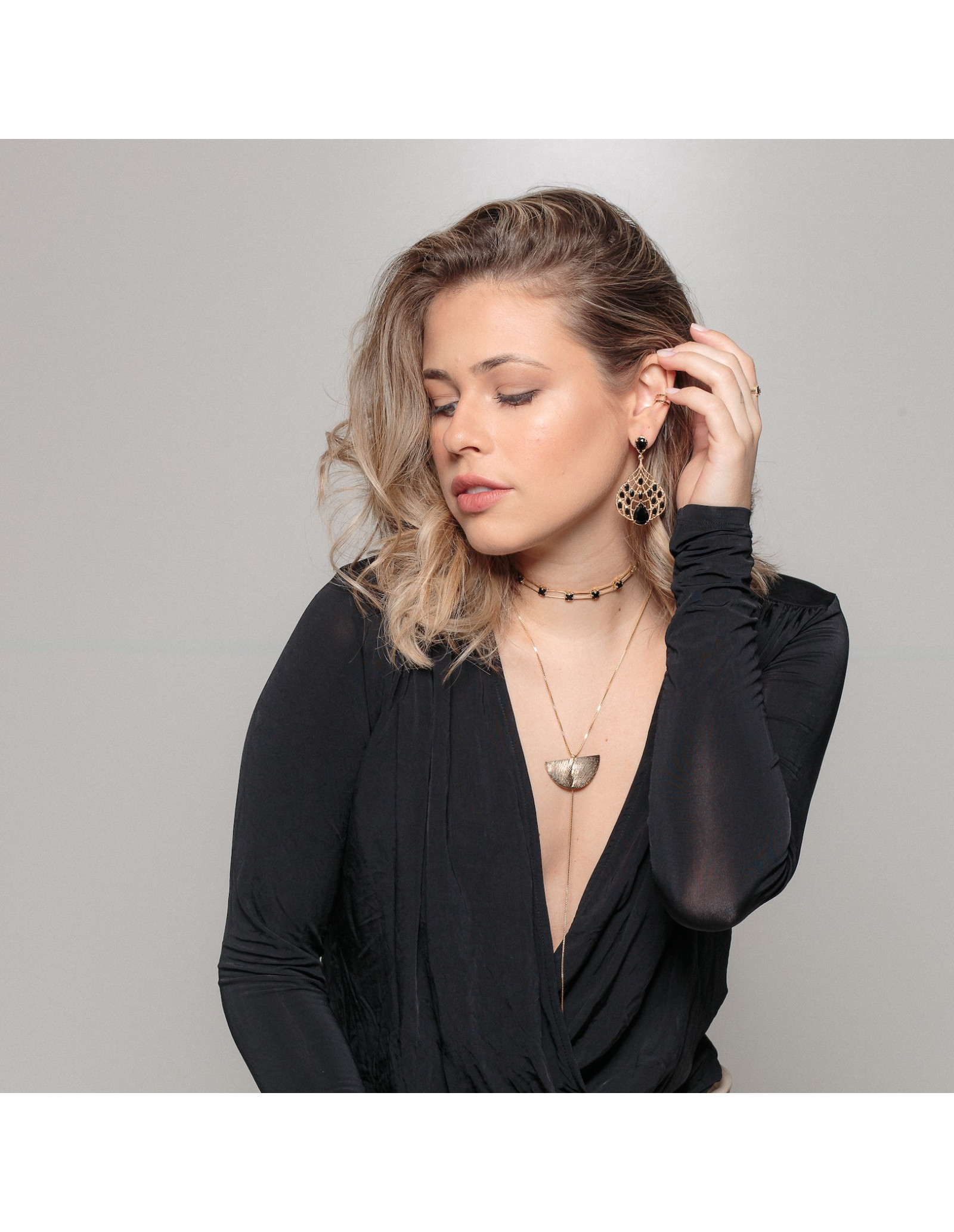 Choker 18k gold short necklace black square zirconias, hypoallergenic.