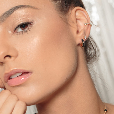 Brinco Ponto de Luz con base chapada en oro 18k y circonita redonda blanca 2