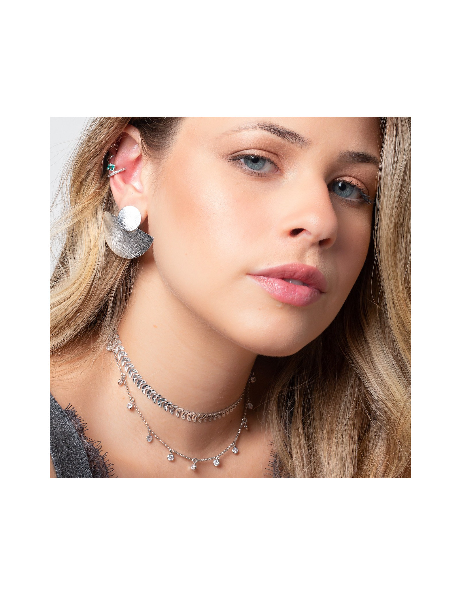 Collar Choker Luce | gargantilla en oro 18k con circonitas blancas.