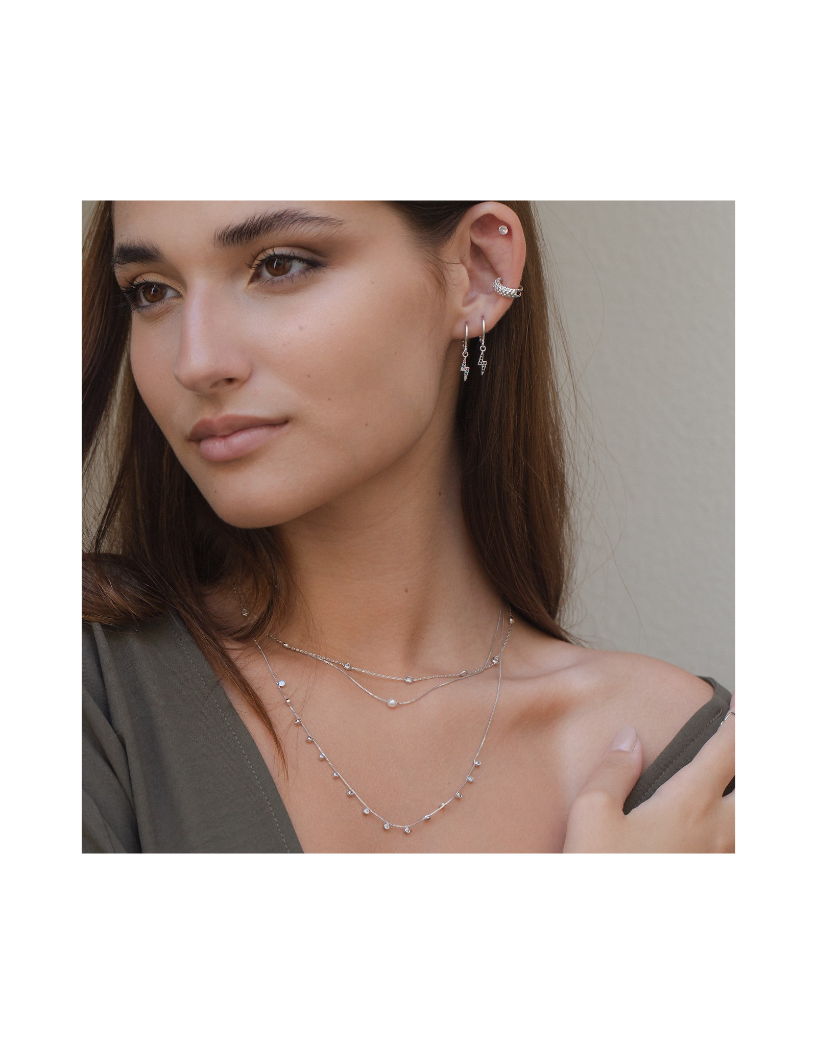 Colllar Tati | Collar Corto en Oro 18k con Circonitas Blancas.
