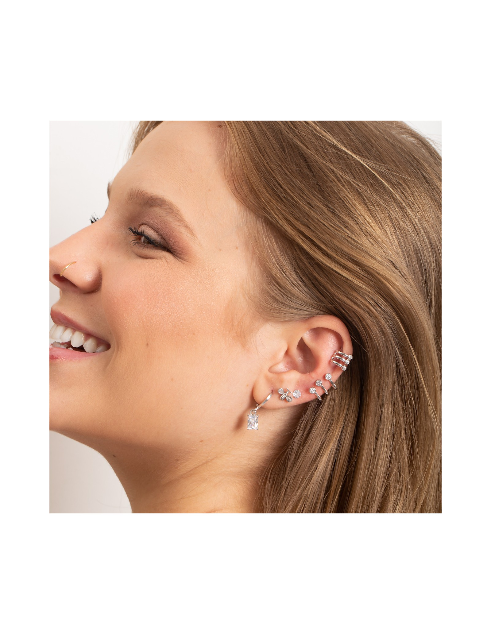 Argola Chiara | Brincos de Argola Zircônia Baghette | Malu Maiese
