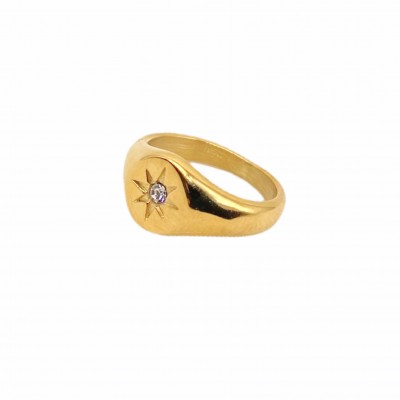 Stella Seal Ring, sterling silver gold plated, decorated with a star.