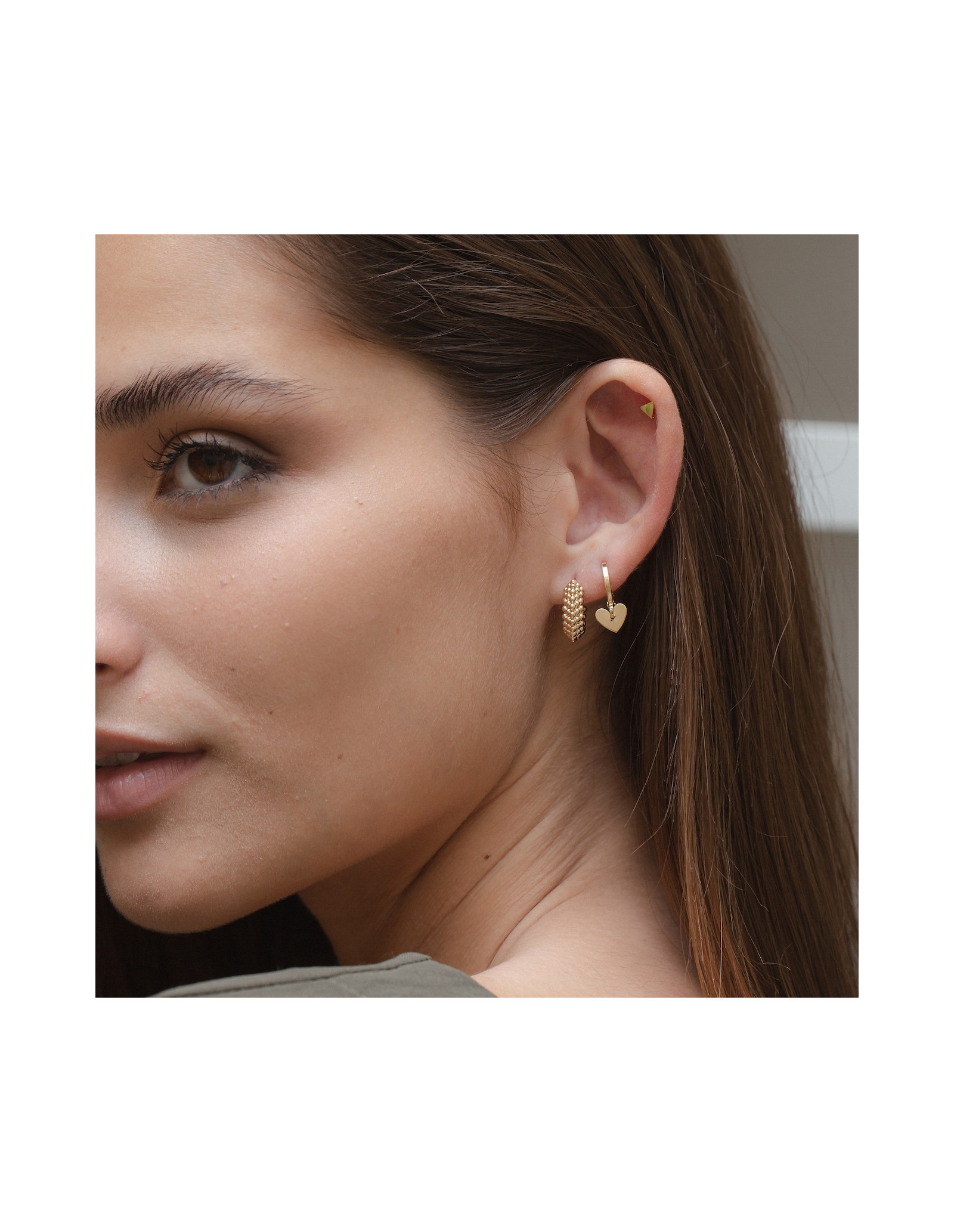 Aros Mila | Pendientes de Aro Chapado en Oro 18k, Textura Pelotitas.