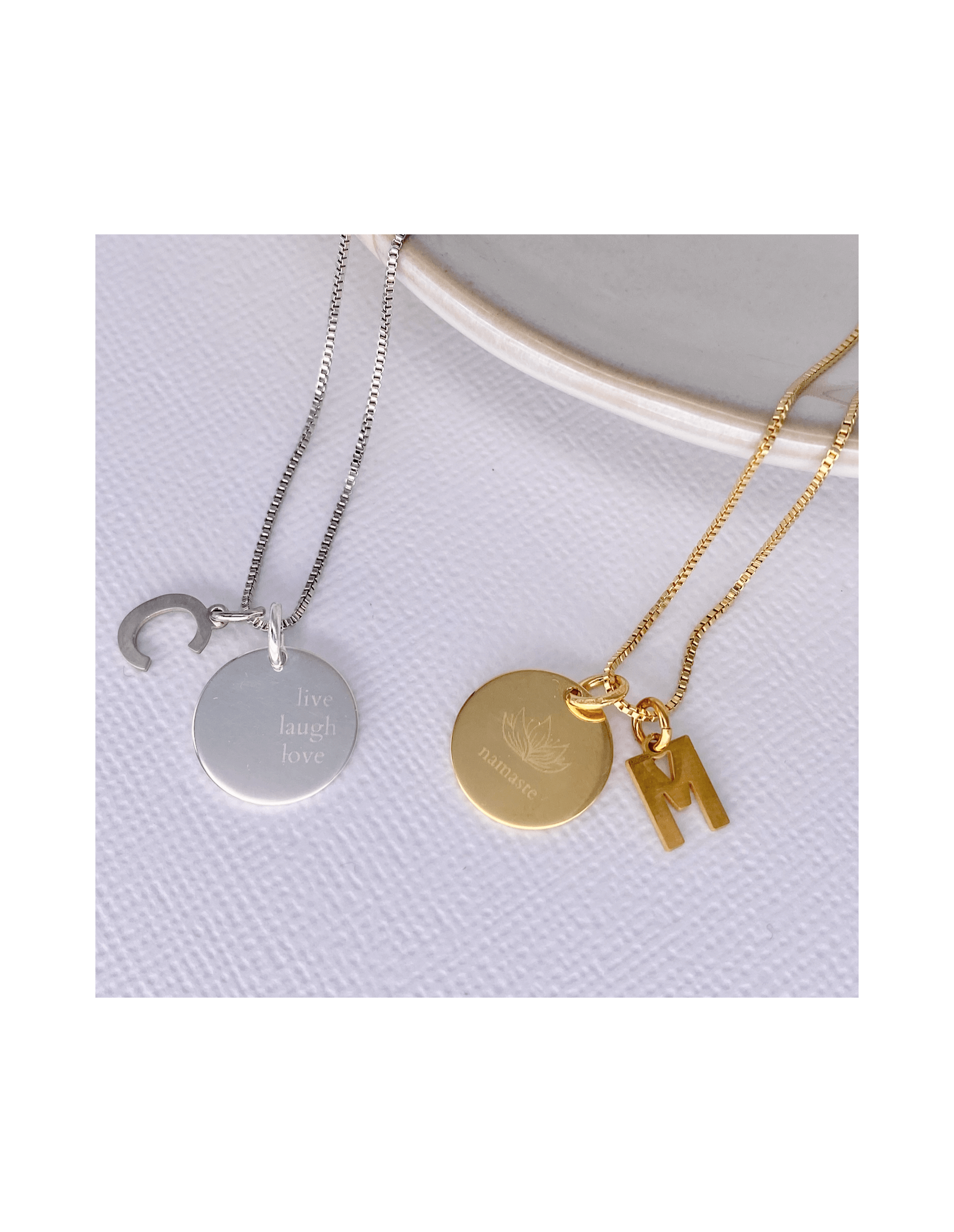 Colar Plaque Initials | Colares Personalizados | Malu Maiese