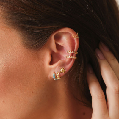 Mini hoop earrings in 18k gold, turquoise zirconia, 1 year warranty. 2
