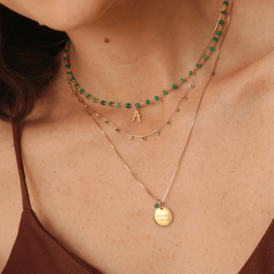 Colar Mela Initials | Colar de pedras naturais com letra | Malu Maiese 2