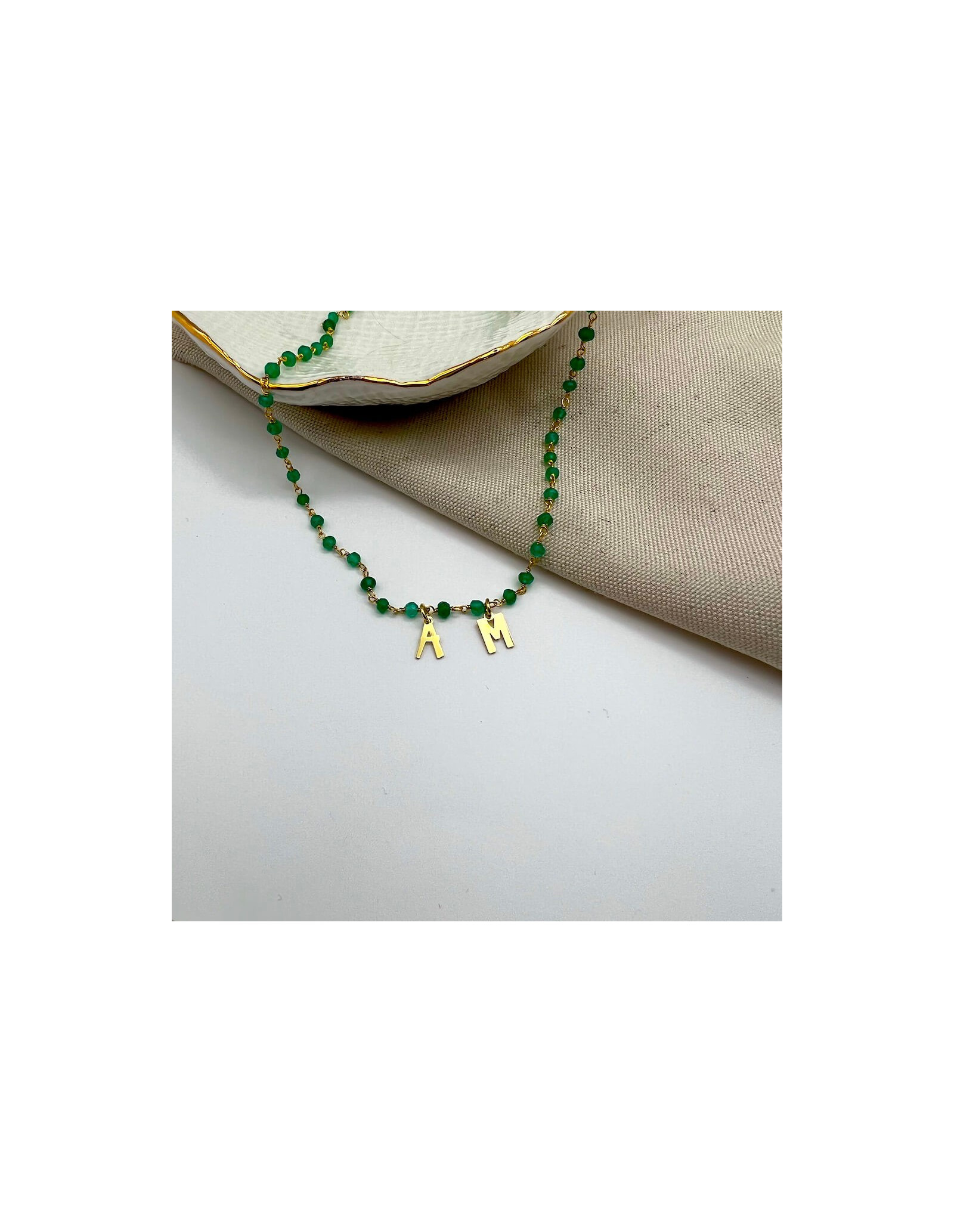 Colar Mela Initials | Colar de pedras naturais com letra | Malu Maiese