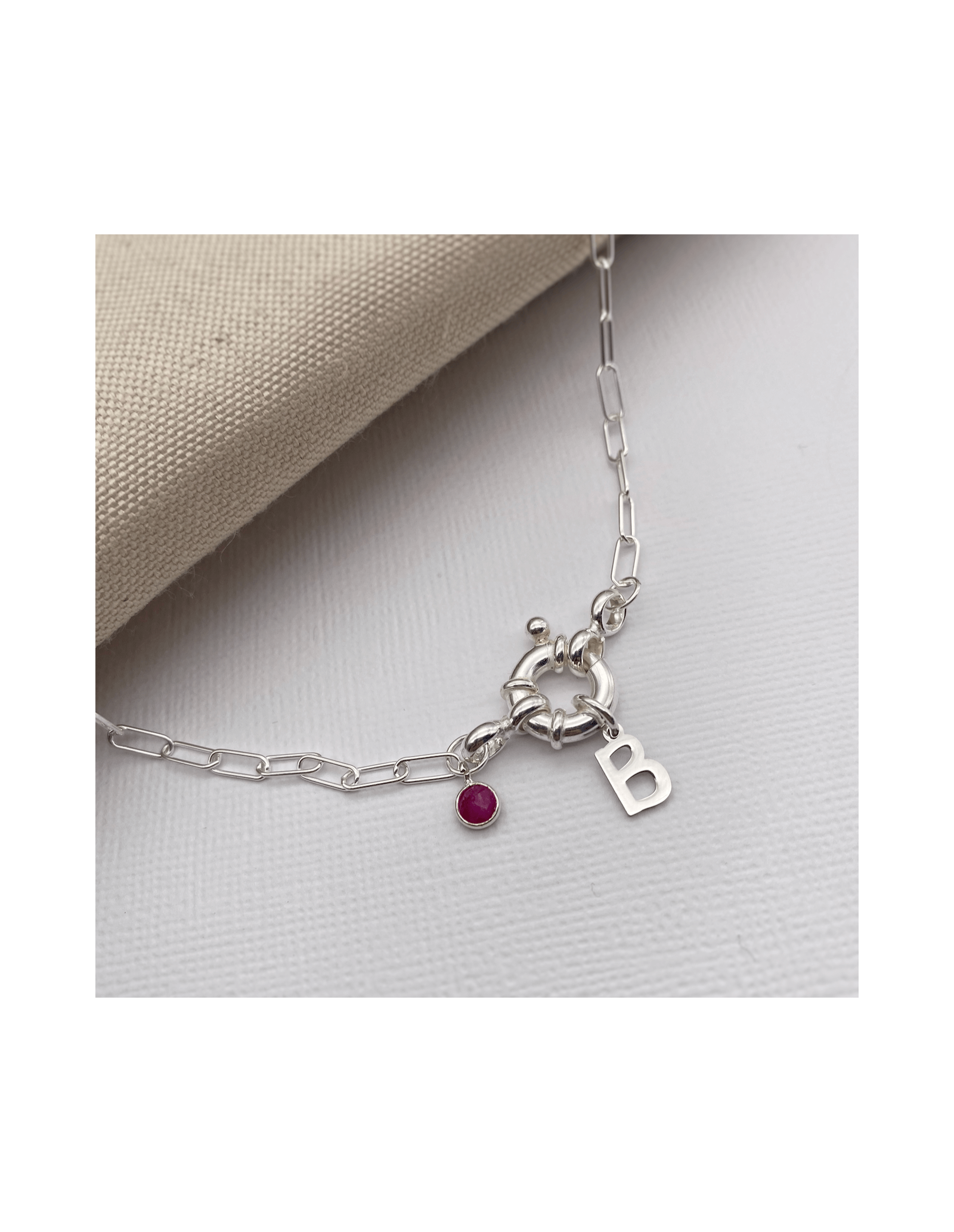 Colar Boia Initials Prata | Colar Personalizado Prata | Malu Maiese