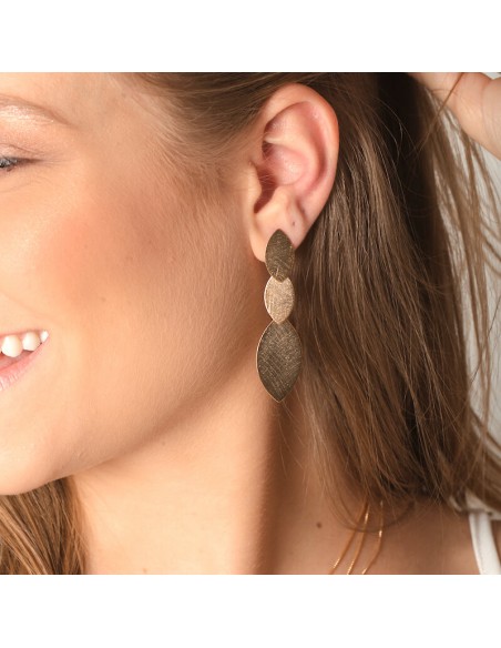 Pendientes Largos chapados en oro de 18 quilates.